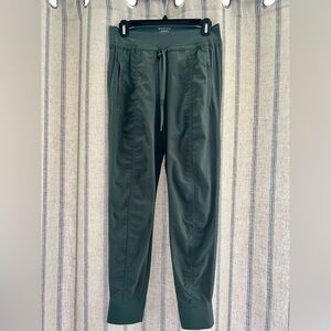 Athleta Attitude Jogger - Size 6